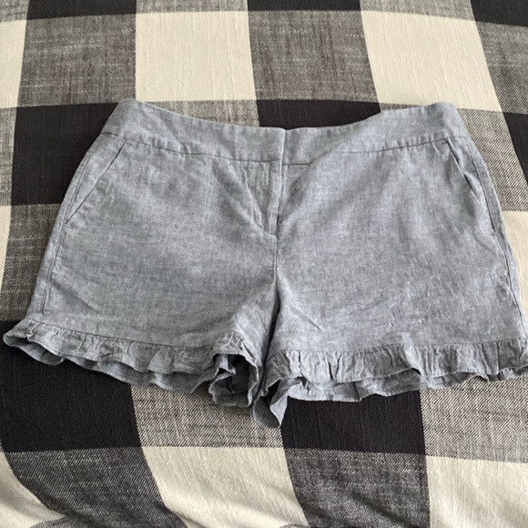 LOFT Pants - Loft 4” Ruffle shorts 10